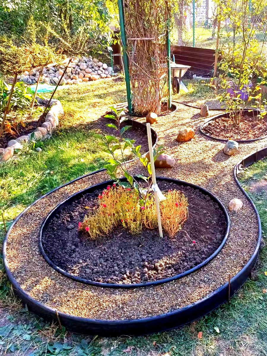 Пластиковый садовый бордюр Кантри зеленый, длина 10 м, высота 80 мм